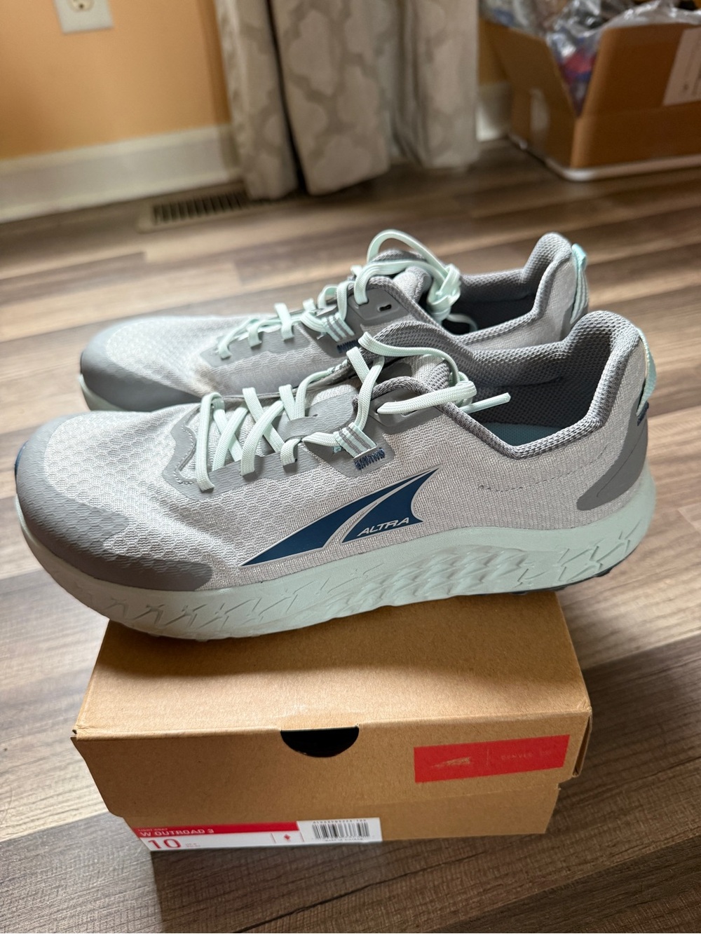 Altra Outroad 3 Trail Shoes Women's 10 Like New!